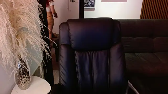 Snapshot of crimson_tati_ chatting on 01/11/25, 09:36 crimson tati online show from 01/11/25, 09:36