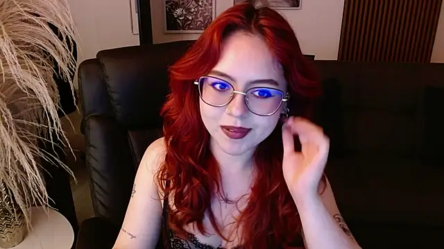 Snapshot of crimson_tati_ chatting on 02/05/25, 03:23 crimson tati online show from 02/05/25, 03:23