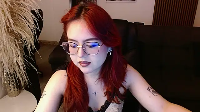 Snapshot of crimson_tati_ chatting on 02/07/25, 03:34 crimson tati online show from 02/07/25, 03:34