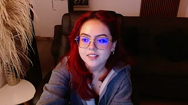 Snapshot of crimson_tati_ chatting on 02/11/25, 08:37 crimson tati online show from 02/11/25, 08:37