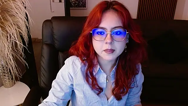 Snapshot of crimson_tati_ chatting on 02/12/25, 04:33 crimson tati online show from 02/12/25, 04:33