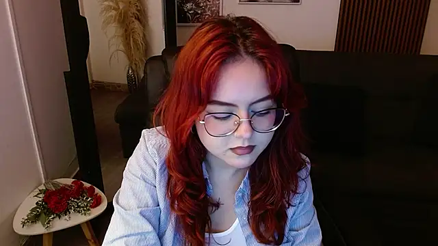 Snapshot of crimson_tati_ chatting on 02/15/25, 06:02 crimson tati online show from 02/15/25, 06:02