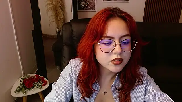 Snapshot of crimson_tati_ chatting on 02/15/25, 09:16 crimson tati online show from 02/15/25, 09:16