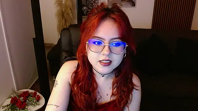 Snapshot of crimson_tati_ chatting on 02/19/25, 05:05 crimson tati online show from 02/19/25, 05:05