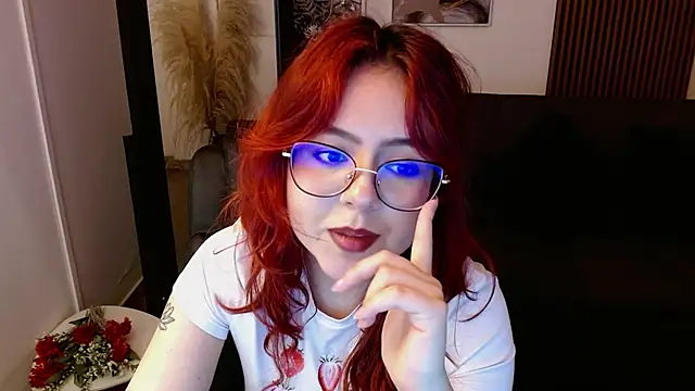 Snapshot of crimson_tati_ chatting on 02/22/25, 08:29 crimson tati online show from 02/22/25, 08:29