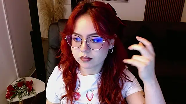 Snapshot of crimson_tati_ chatting on 02/22/25, 12:08 crimson tati online show from 02/22/25, 12:08