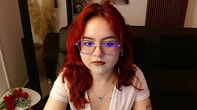 Snapshot of crimson_tati_ chatting on 02/27/25, 03:25 crimson tati online show from 02/27/25, 03:25