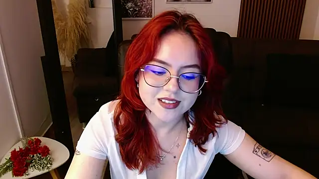 Snapshot of crimson_tati_ chatting on 02/27/25, 06:29 crimson tati online show from 02/27/25, 06:29