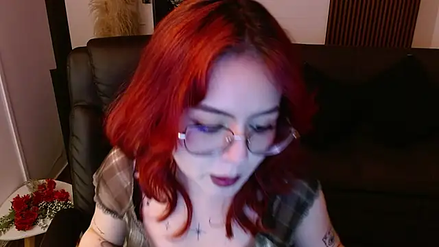 Snapshot of crimson_tati_ chatting on 03/01/25, 06:24 crimson tati online show from 03/01/25, 06:24