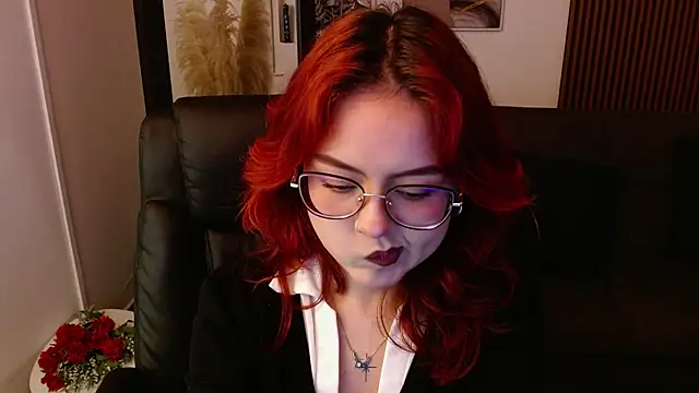 Snapshot of crimson_tati_ chatting on 03/04/25, 05:00 crimson tati online show from 03/04/25, 05:00