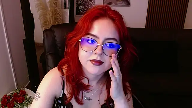 Snapshot of crimson_tati_ chatting on 03/12/25, 07:35 crimson tati online show from 03/12/25, 07:35