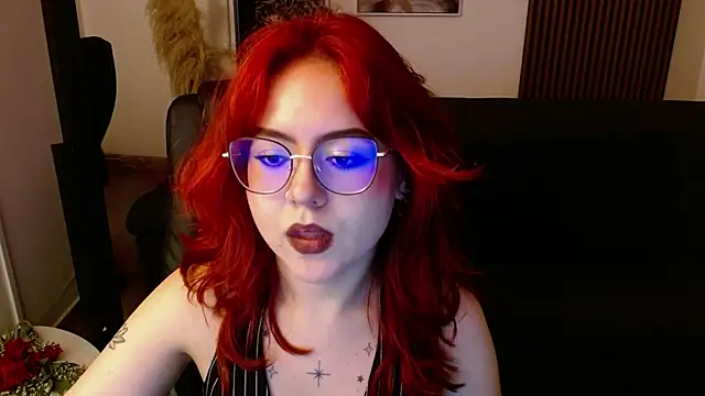 Snapshot of crimson_tati_ chatting on 03/14/25, 10:39 crimson tati online show from 03/14/25, 10:39