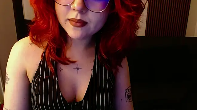 Snapshot of crimson_tati_ chatting on 03/15/25, 04:02 crimson tati online show from 03/15/25, 04:02