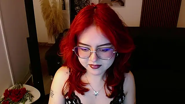 Snapshot of crimson_tati_ chatting on 03/21/25, 05:11 crimson tati online show from 03/21/25, 05:11
