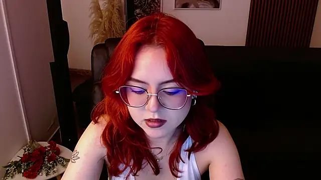 Snapshot of crimson_tati_ chatting on 03/22/25, 04:14 crimson tati online show from 03/22/25, 04:14