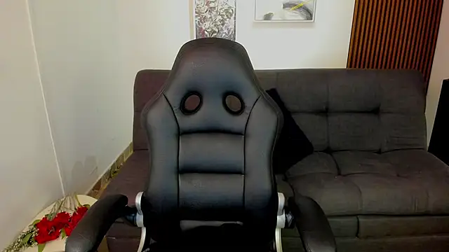 Snapshot of crimson_tati_ chatting on 09/10/25, 04:23 crimson tati online show from 09/10/25, 04:23