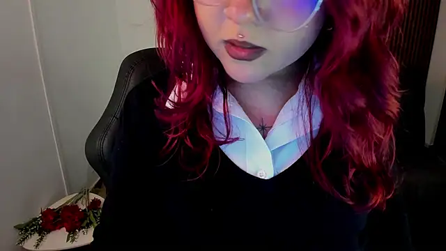 Snapshot of crimson_tati_ chatting on 09/12/25, 05:29 crimson tati online show from 09/12/25, 05:29