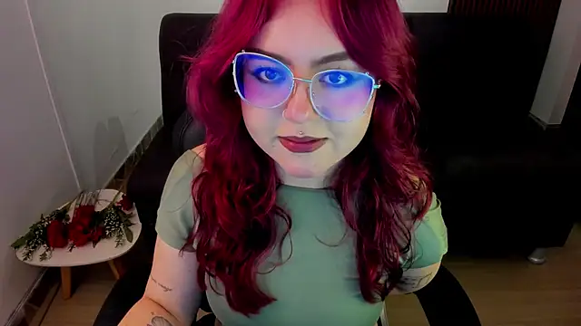 Snapshot of crimson_tati_ chatting on 09/13/25, 06:35 crimson tati online show from 09/13/25, 06:35