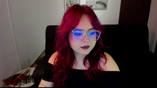 Snapshot of crimson_tati_ chatting on 09/16/25, 04:13 crimson tati online show from 09/16/25, 04:13