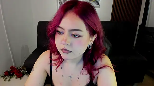 Snapshot of crimson_tati_ chatting on 09/18/25, 03:41 crimson tati online show from 09/18/25, 03:41
