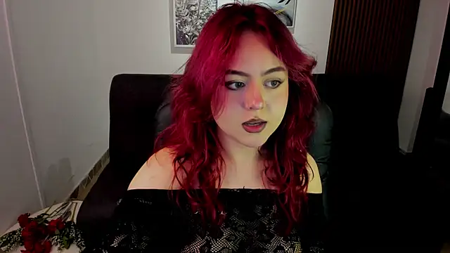 Snapshot of crimson_tati_ chatting on 09/24/25, 06:39 crimson tati online show from 09/24/25, 06:39