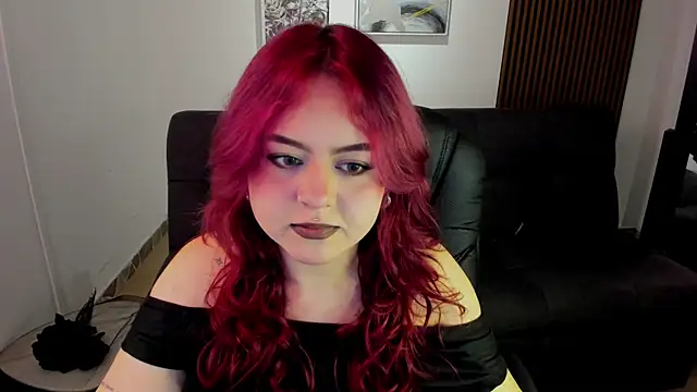 Snapshot of crimson_tati_ chatting on 09/25/25, 04:27 crimson tati online show from 09/25/25, 04:27