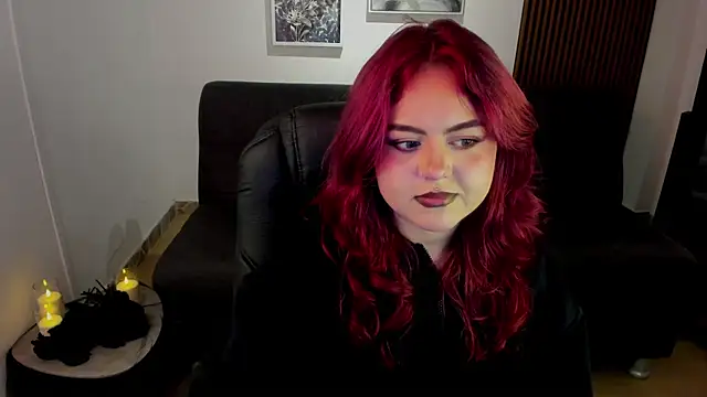 Snapshot of crimson_tati_ chatting on 09/26/25, 05:44 crimson tati online show from 09/26/25, 05:44