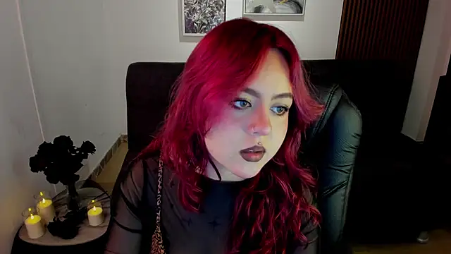 Snapshot of crimson_tati_ chatting on 09/28/25, 04:29 crimson tati online show from 09/28/25, 04:29