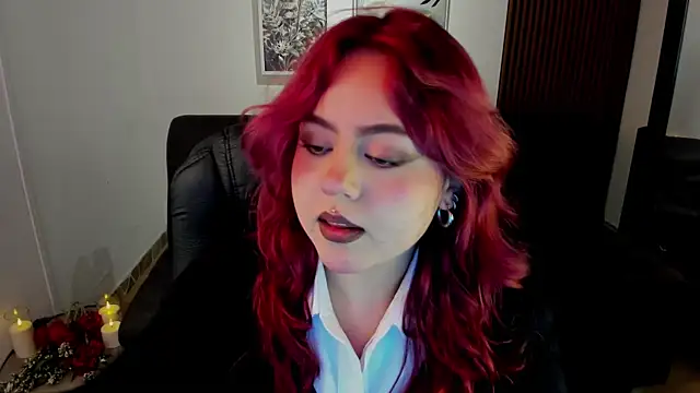 Snapshot of crimson_tati_ chatting on 09/30/25, 03:33 crimson tati online show from 09/30/25, 03:33