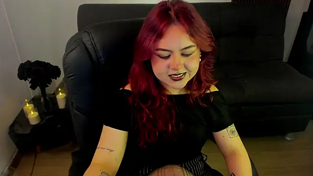 Snapshot of crimson_tati_ chatting on 10/11/25, 03:39 crimson tati online show from 10/11/25, 03:39