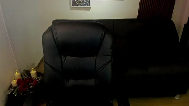 Snapshot of crimson_tati_ chatting on 10/24/25, 03:58 crimson tati online show from 10/24/25, 03:58