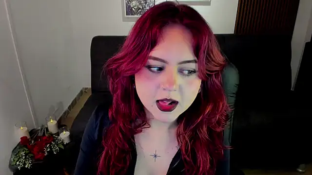 Snapshot of crimson_tati_ chatting on 11/14/25, 04:55 crimson tati online show from 11/14/25, 04:55