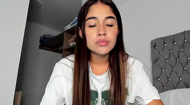 AriaMontgomery online show from 12/12/24, 03:32