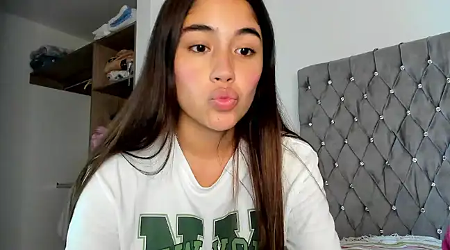 AriaMontgomery online show from 12/13/24, 12:42