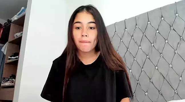 AriaMontgomery online show from 12/17/24, 07:37