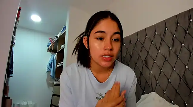 AriaMontgomery online show from 12/20/24, 07:44