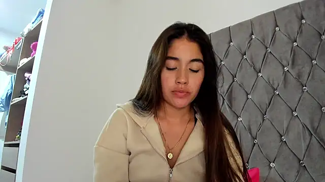 AriaMontgomery online show from 01/04/25, 09:32