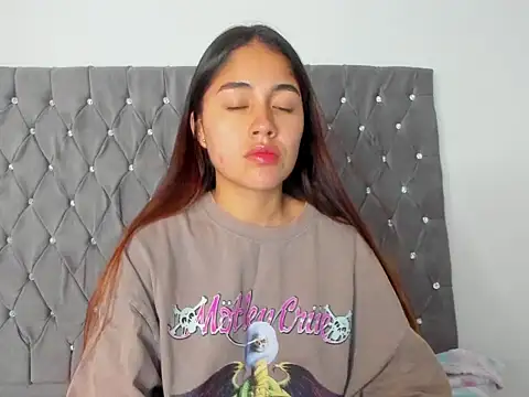 AriaMontgomery online show from 09/13/25, 02:33