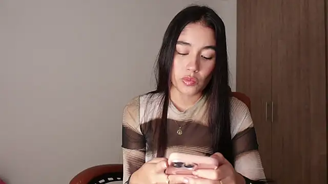 AriaMontgomery online show from 11/17/25, 01:33