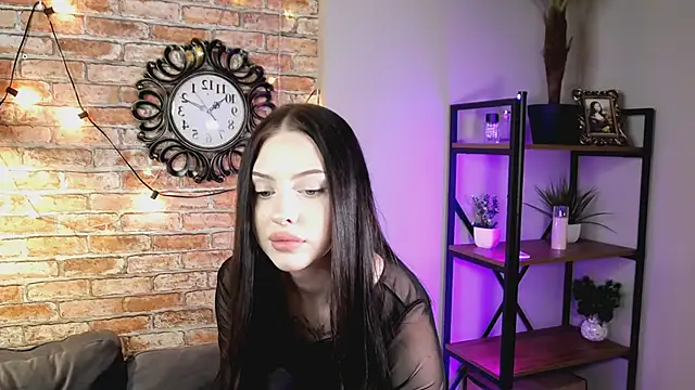 Snapshot of StellaryShy chatting on 12/17/24, 02:00 StellaryShy online show from 12/17/24, 02:00