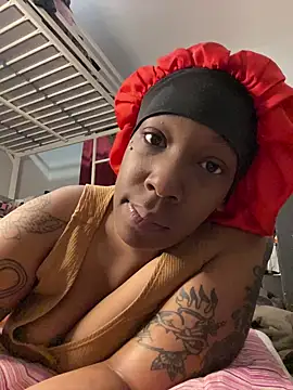 Snapshot of MsSapPhire500 chatting on 12/22/25, 03:47 MsSapPhire500 online show from 12/22/25, 03:47