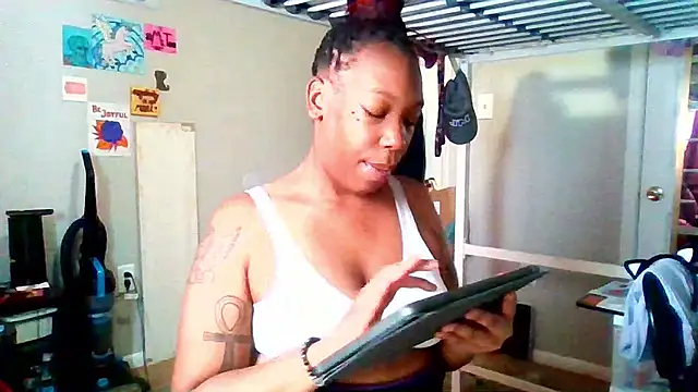 Snapshot of MsSapPhire500 chatting on 04/12/26, 06:13 MsSapPhire500 online show from 04/12/26, 06:13