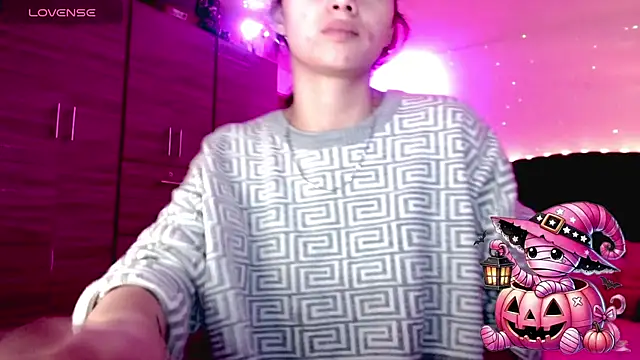 holy juli online show from 10/28/25, 02:37