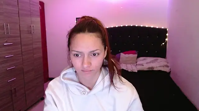holy juli online show from 06/01/26, 03:52