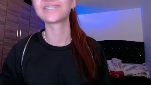 holy juli online show from 06/07/26, 03:54
