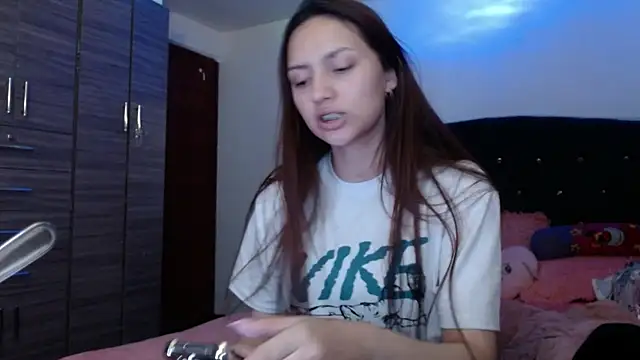 holy juli online show from 07/18/26, 03:44