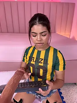 Snapshot of KellyOlsenbe chatting on 07/02/26, 08:59 KellyOlsenbe online show from 07/02/26, 08:59