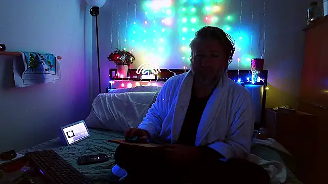 Snapshot of onlym4m chatting on 12/19/24, 10:42 onlym4m online show from 12/19/24, 10:42