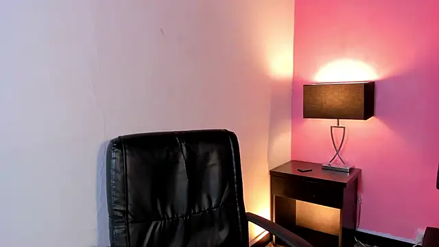 Snapshot of Lily_Miiller chatting on 02/27/25, 09:25 Lily Miiller online show from 02/27/25, 09:25