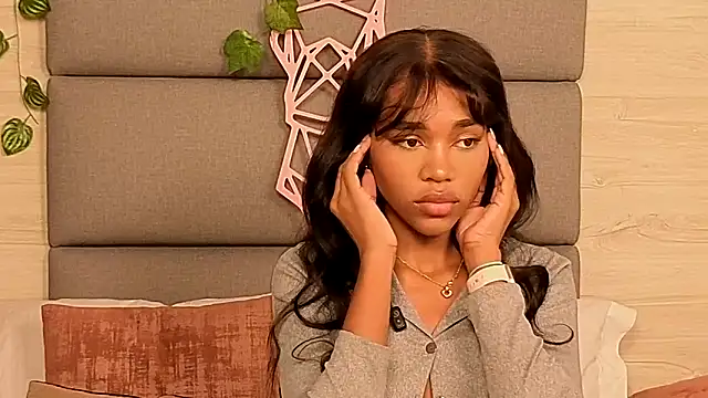 Snapshot of Lily_Miiller chatting on 10/23/25, 08:51 Lily Miiller online show from 10/23/25, 08:51